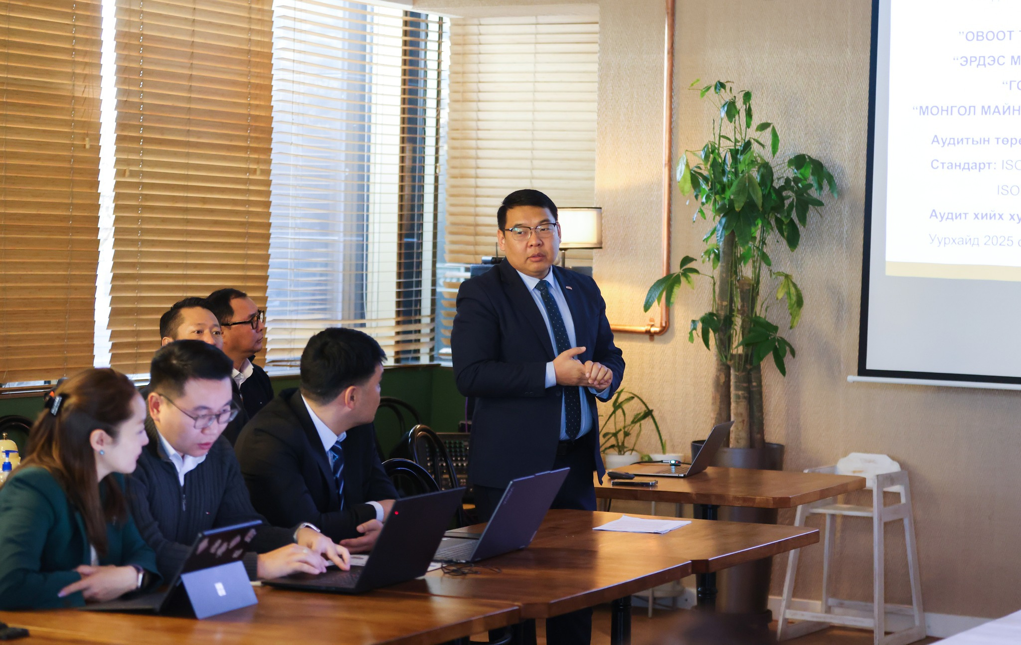 Нэгдсэн менежментийн тогтолцооны стандартын хөндлөнгийн аудитыг Цанхийн баруун уурхайн гэрээт компаниудад хийж эхлүүллээ